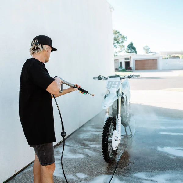 R18 Pressure Washer - Std
